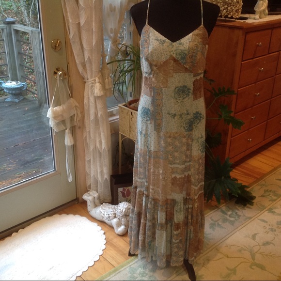 Dress - Picture 1 of 8